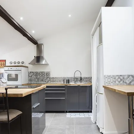 Daire Foy Lovely 2 Bedroom + Prkg