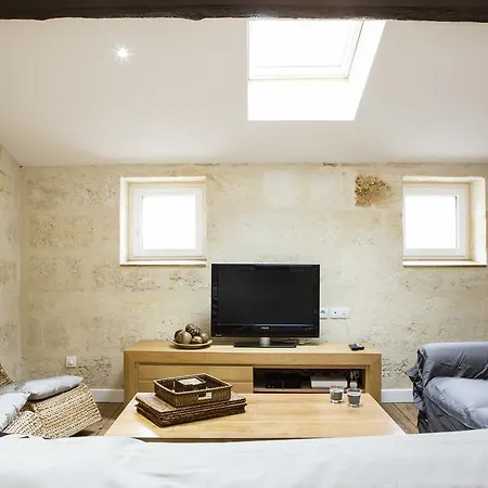 Daire Foy Lovely 2 Bedroom + Prkg *